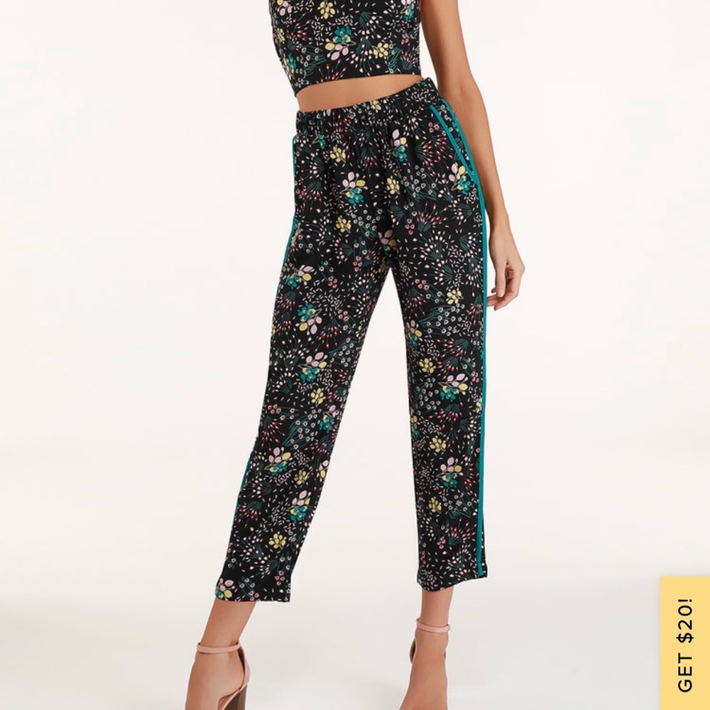 Lulu’s Boho Blooms Black Floral Print Pants!  NWOT. Size S